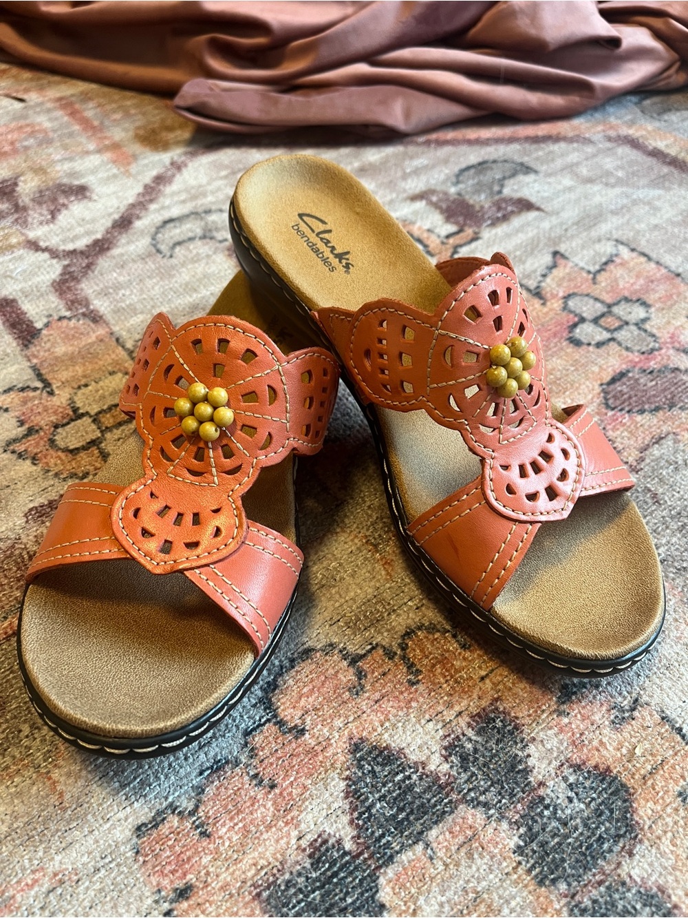 Clarks Bendables Coral Leather Floral Slide Sandals Women’s 8.5 NWB